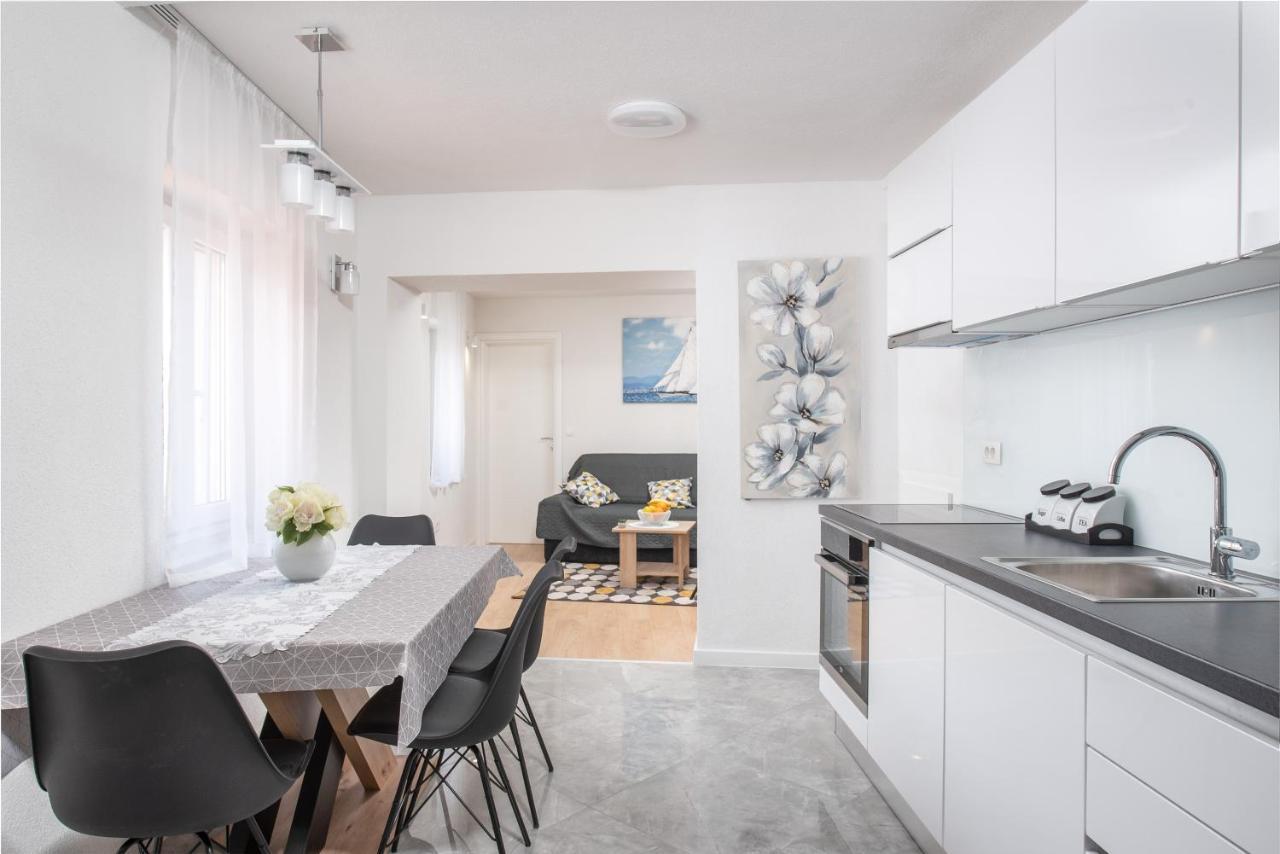 Kaštela Apartmani Mara מראה חיצוני תמונה