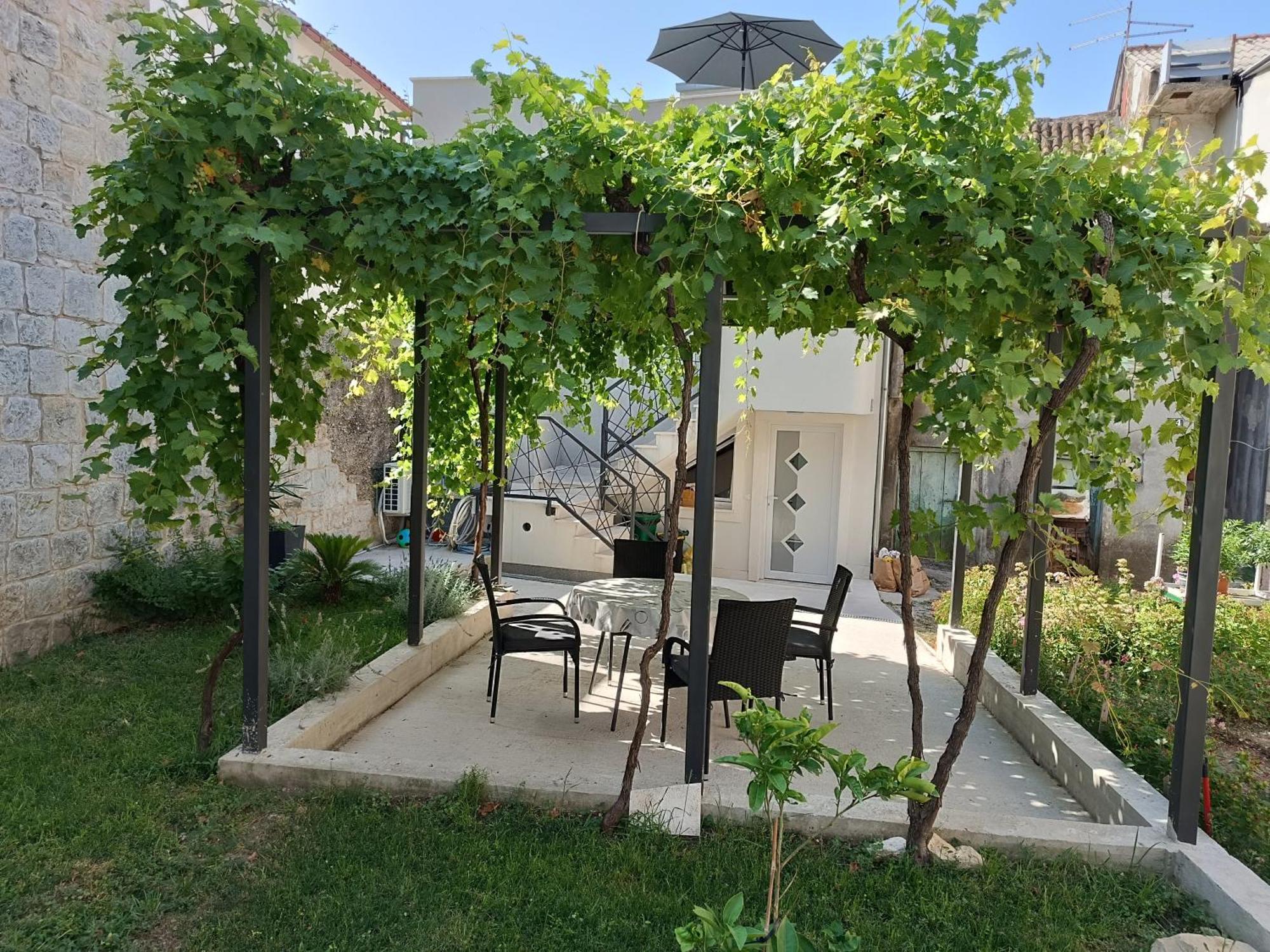 Kaštela Apartmani Mara מראה חיצוני תמונה